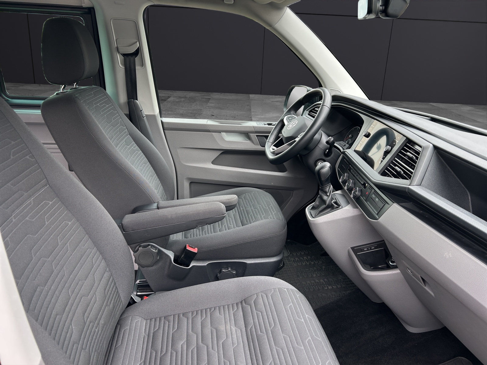 Fahrzeugabbildung Volkswagen T6 Caravelle T6.1 Comfortline DSG LED NAVI