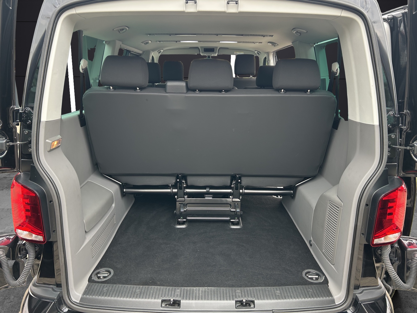 Fahrzeugabbildung Volkswagen T6 Caravelle T6.1 Comfortline DSG LED NAVI