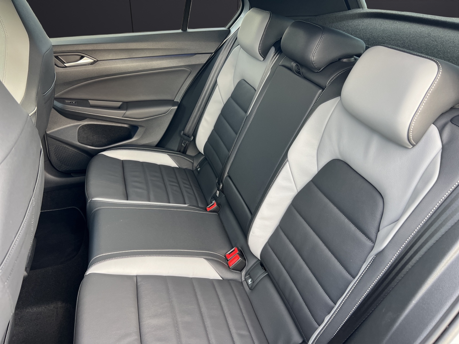 Fahrzeugabbildung Volkswagen Golf VIII GTD LEDER-Klimatisierung IQ-LED
