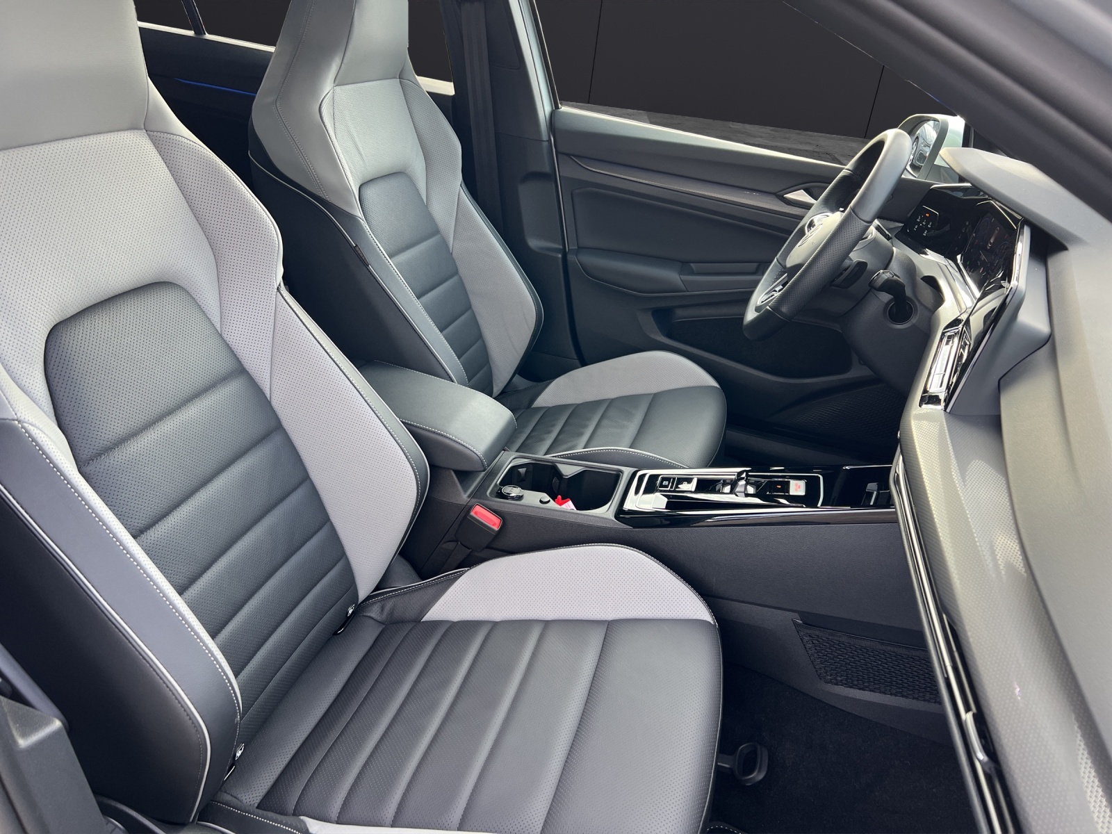Fahrzeugabbildung Volkswagen Golf VIII GTD LEDER-Klimatisierung IQ-LED