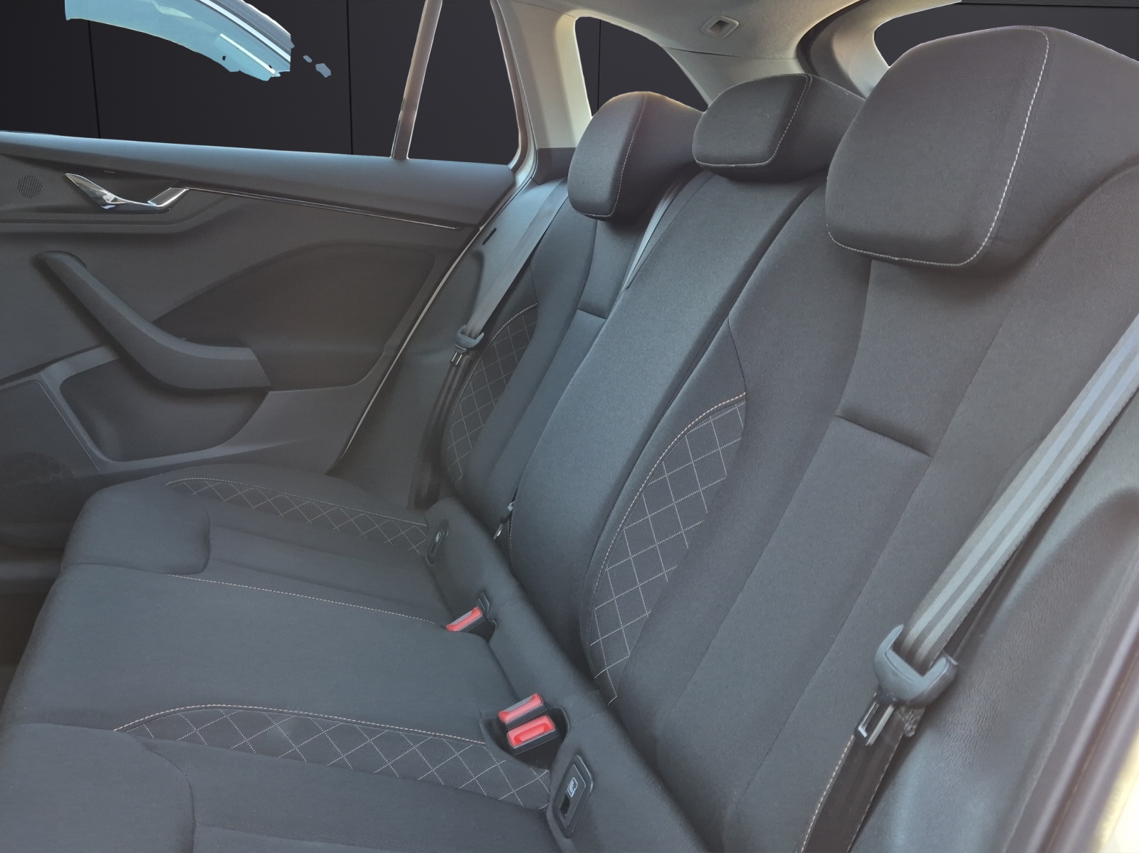 Fahrzeugabbildung SKODA Scala TSI Ambition DSG LED Navi AID GRA PDC SH LM