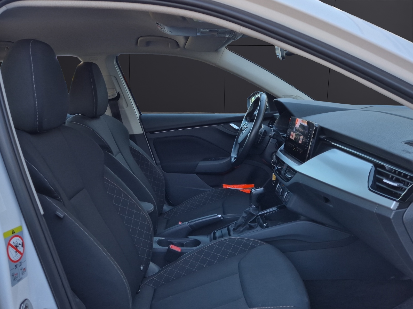 Fahrzeugabbildung SKODA Scala TSI Ambition DSG LED Navi AID GRA PDC SH LM