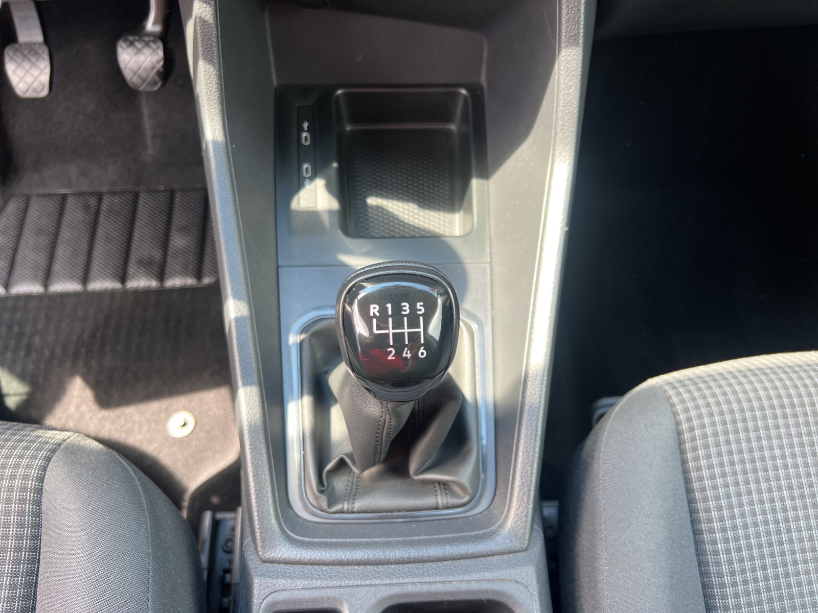 Fahrzeugabbildung Volkswagen Caddy TSI Kasten EcoProfi Klima DAB PDC