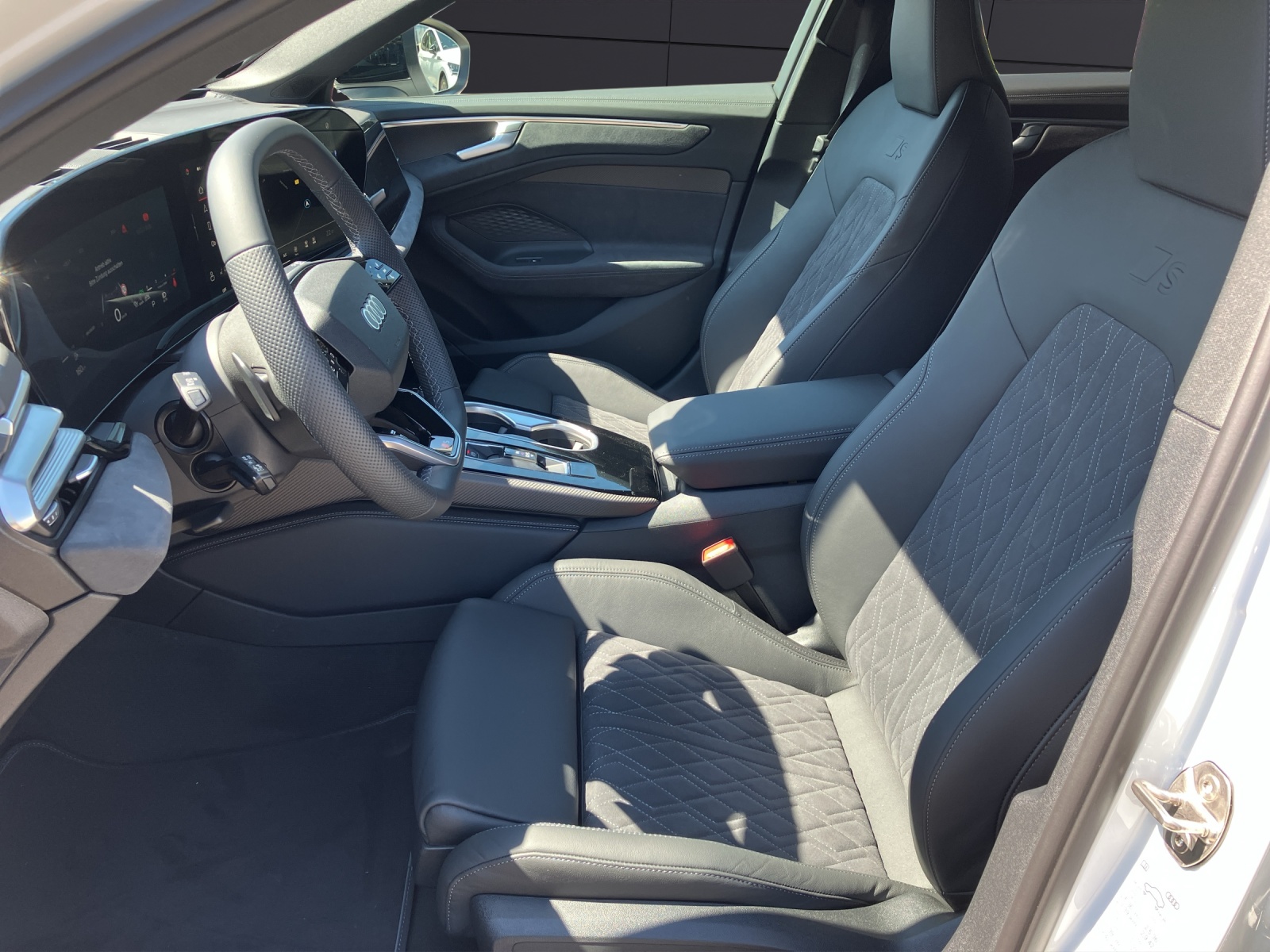 Fahrzeugabbildung Audi A6 Avant TDI quattro S tronic Matrix