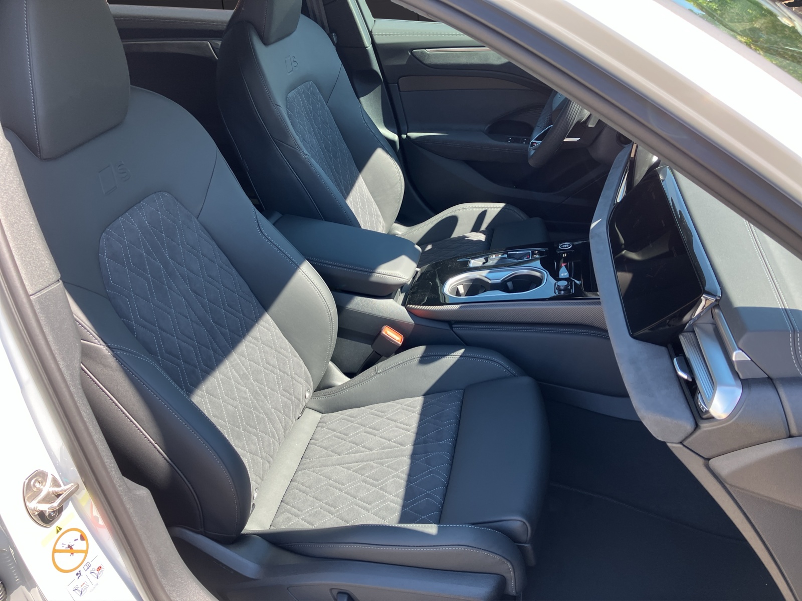 Fahrzeugabbildung Audi A6 Avant TDI quattro S tronic Matrix