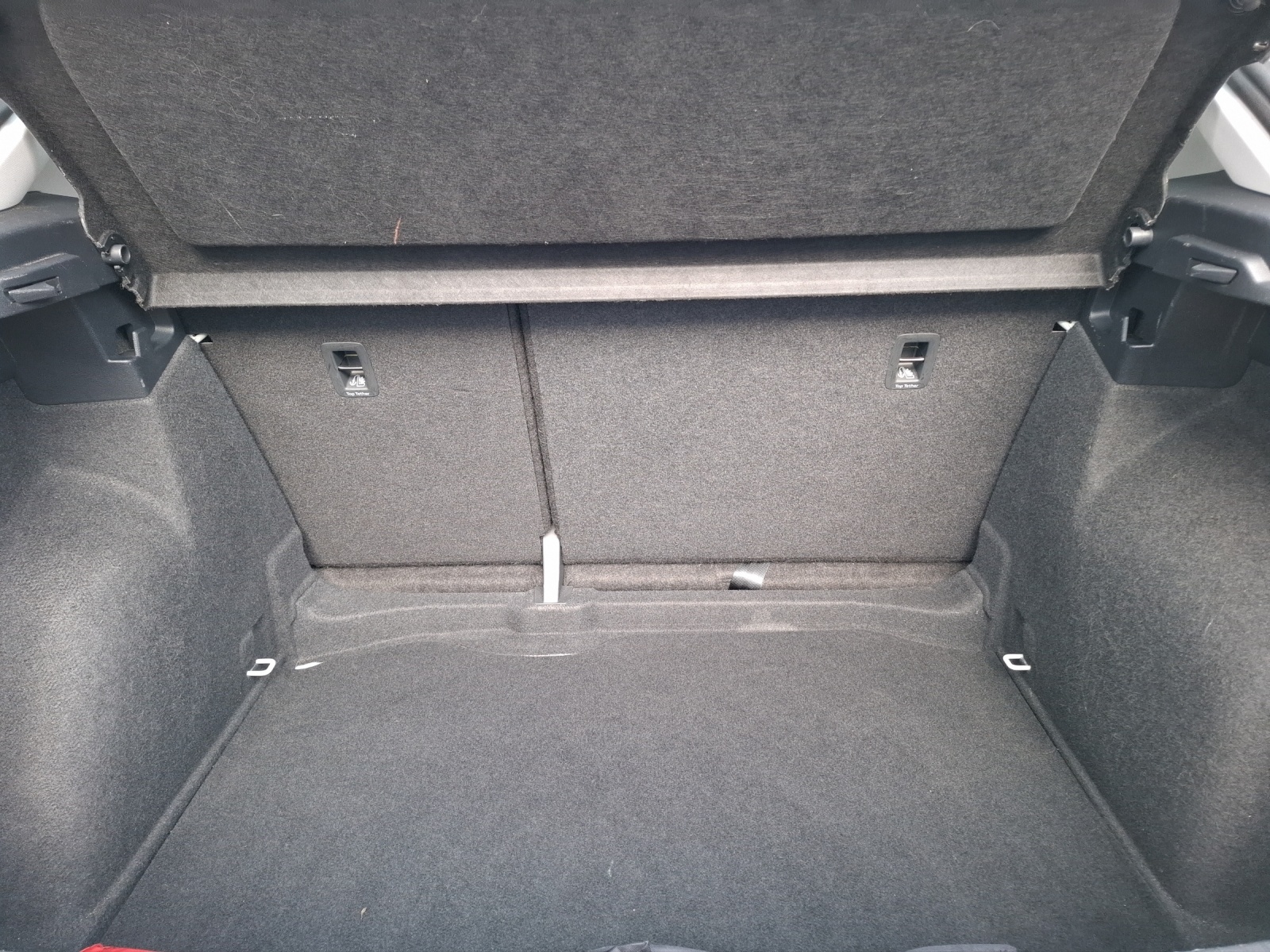 Fahrzeugabbildung Volkswagen T-Roc TSI LED AID Park-Assist SH