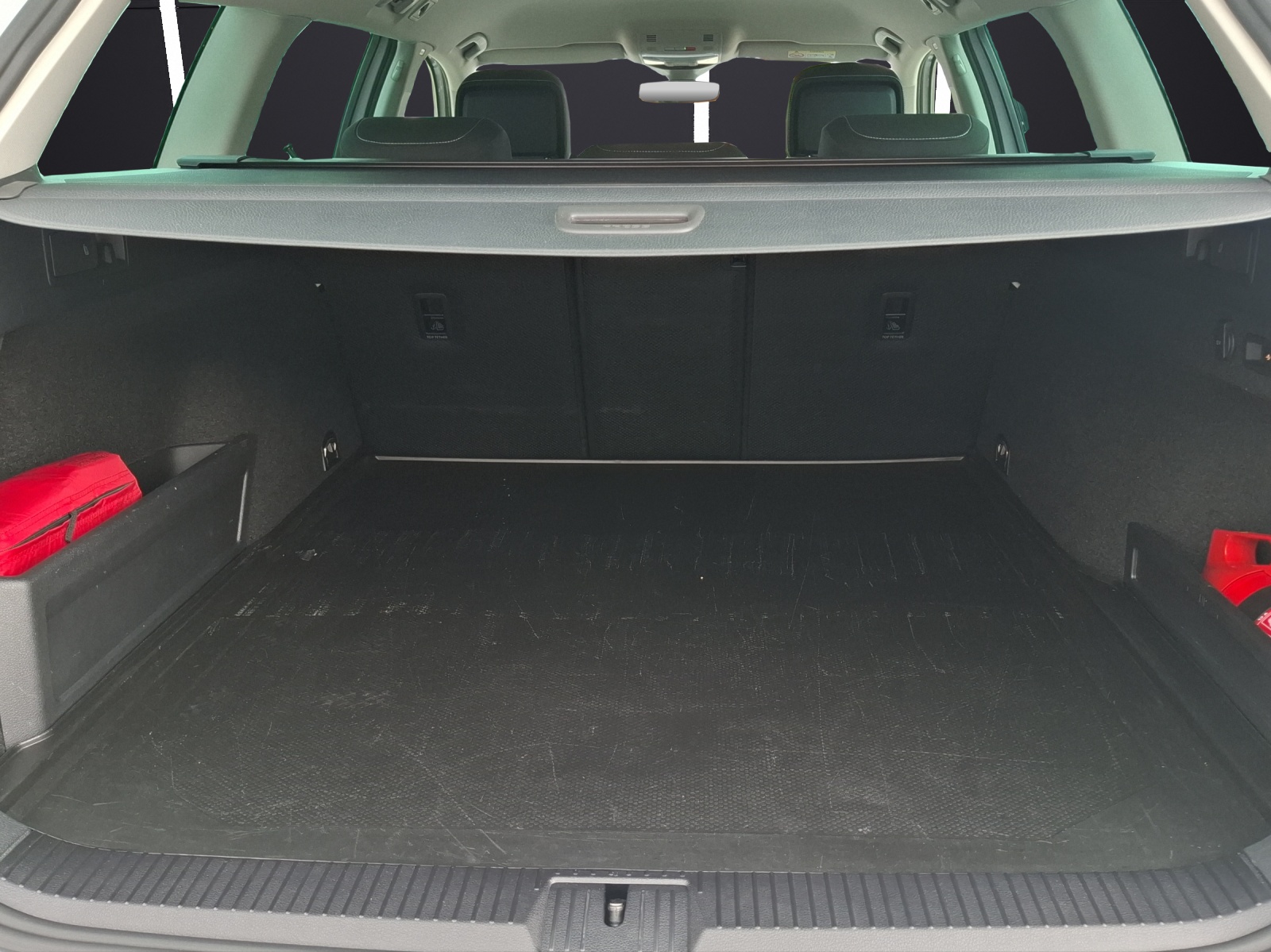 Fahrzeugabbildung Volkswagen Passat Variant TDI Business R-Line Standhzg LED AHK Navi AID ACC RFK SH