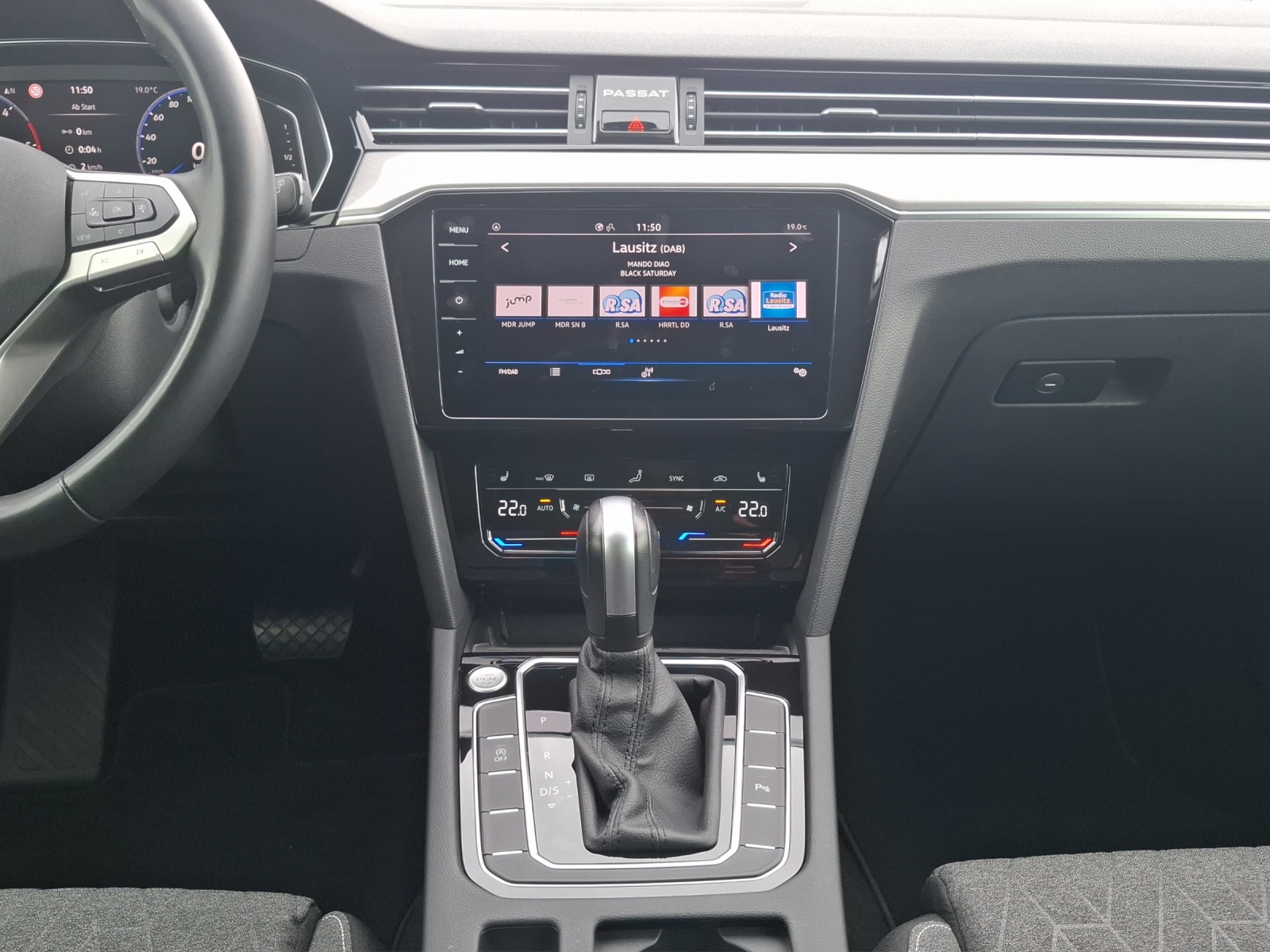 Fahrzeugabbildung Volkswagen Passat Variant TDI Business R-Line Standhzg LED AHK Navi AID ACC RFK SH
