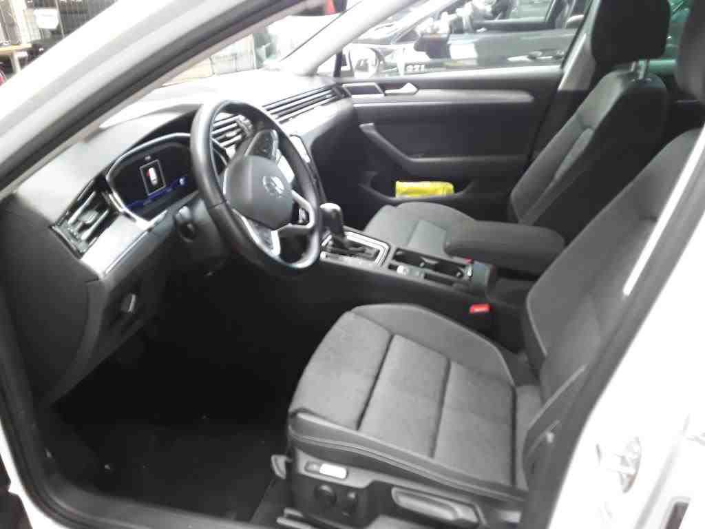 Fahrzeugabbildung Volkswagen Passat Variant TDI Business DSG R-Line Standhzg. LED AHK Navi AID ACC RFK SH