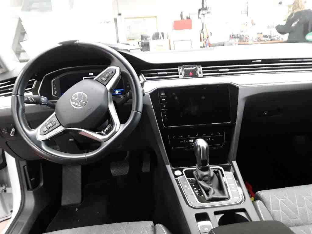 Fahrzeugabbildung Volkswagen Passat Variant TDI Business DSG R-Line Standhzg. LED AHK Navi AID ACC RFK SH
