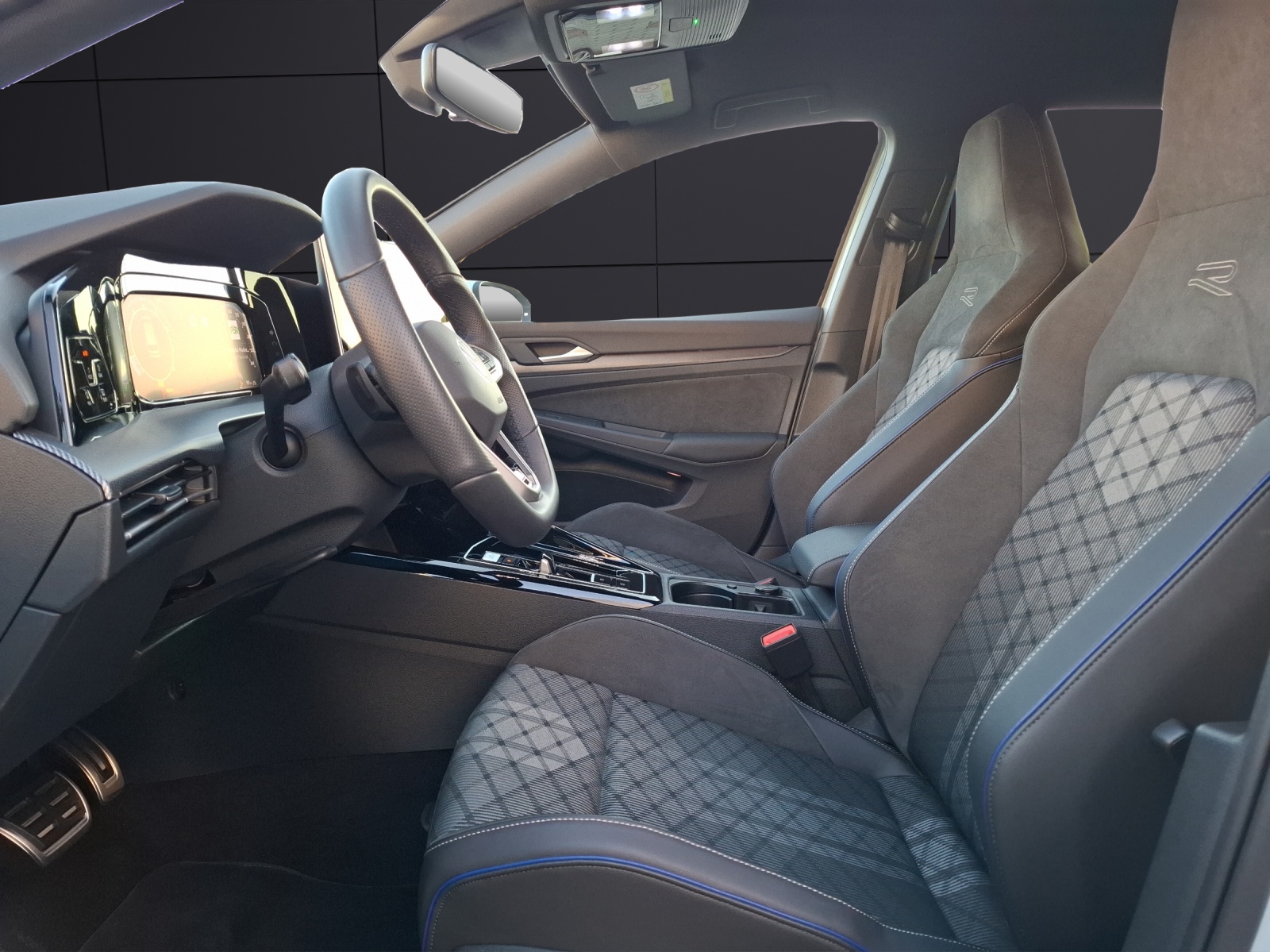 Fahrzeugabbildung Volkswagen Golf VIII Variant eTSI R-Line DSG LED AHK Navi AID HUD ACC RFK SH