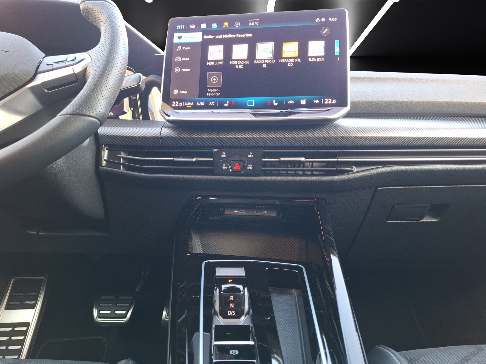 Fahrzeugabbildung Volkswagen Golf VIII Variant eTSI R-Line DSG LED AHK Navi AID HUD ACC RFK SH