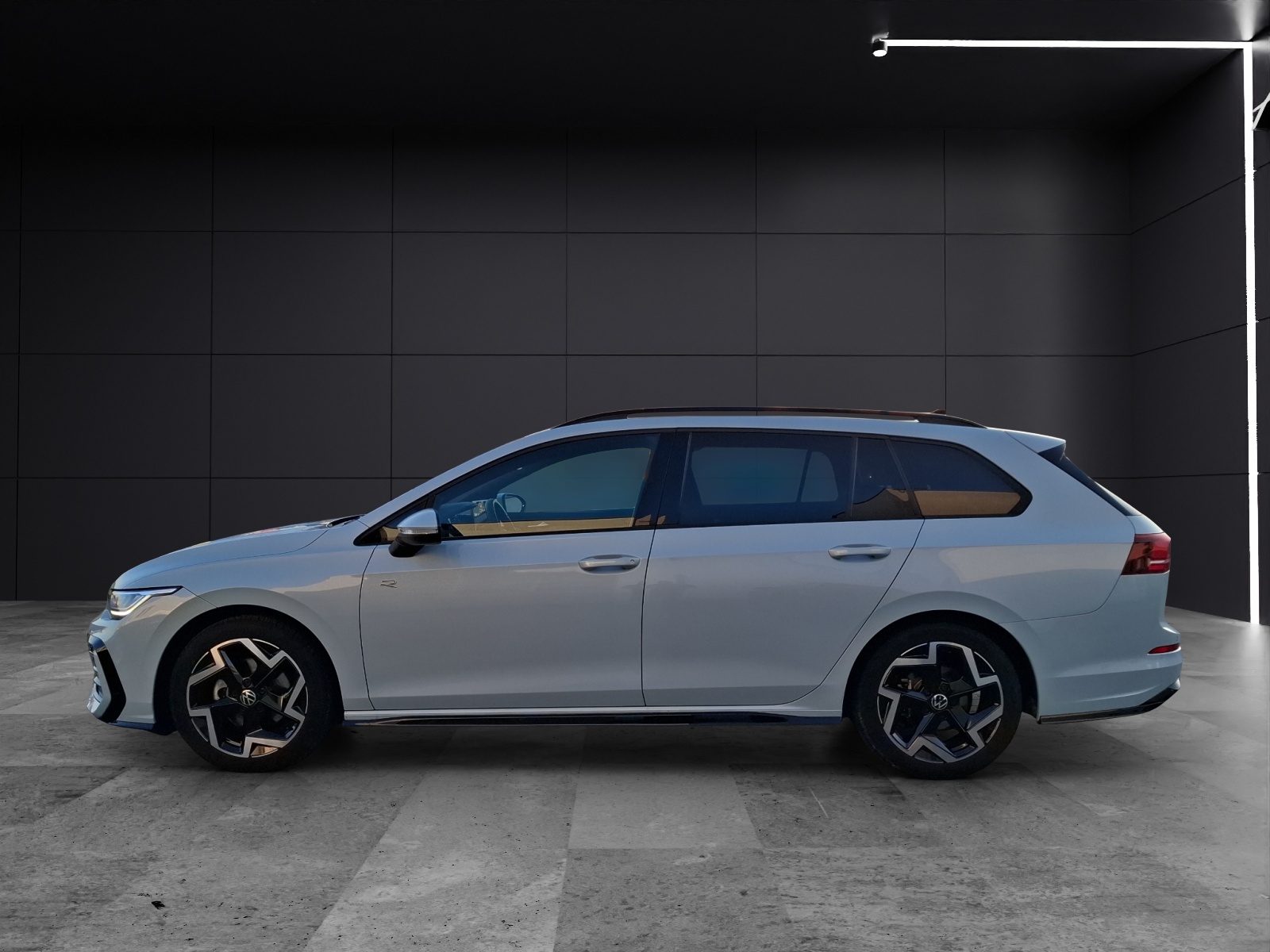 Fahrzeugabbildung Volkswagen Golf VIII Variant eTSI R-Line DSG LED AHK Navi AID HUD ACC RFK SH