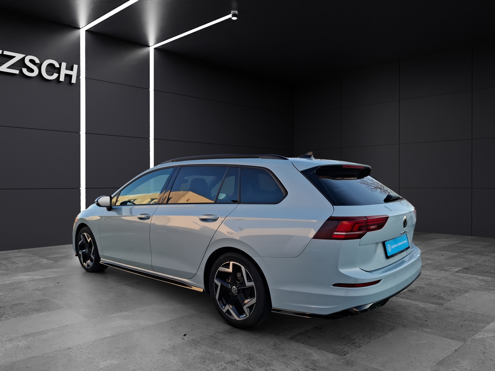 Fahrzeugabbildung Volkswagen Golf VIII Variant eTSI R-Line DSG LED AHK Navi AID HUD ACC RFK SH