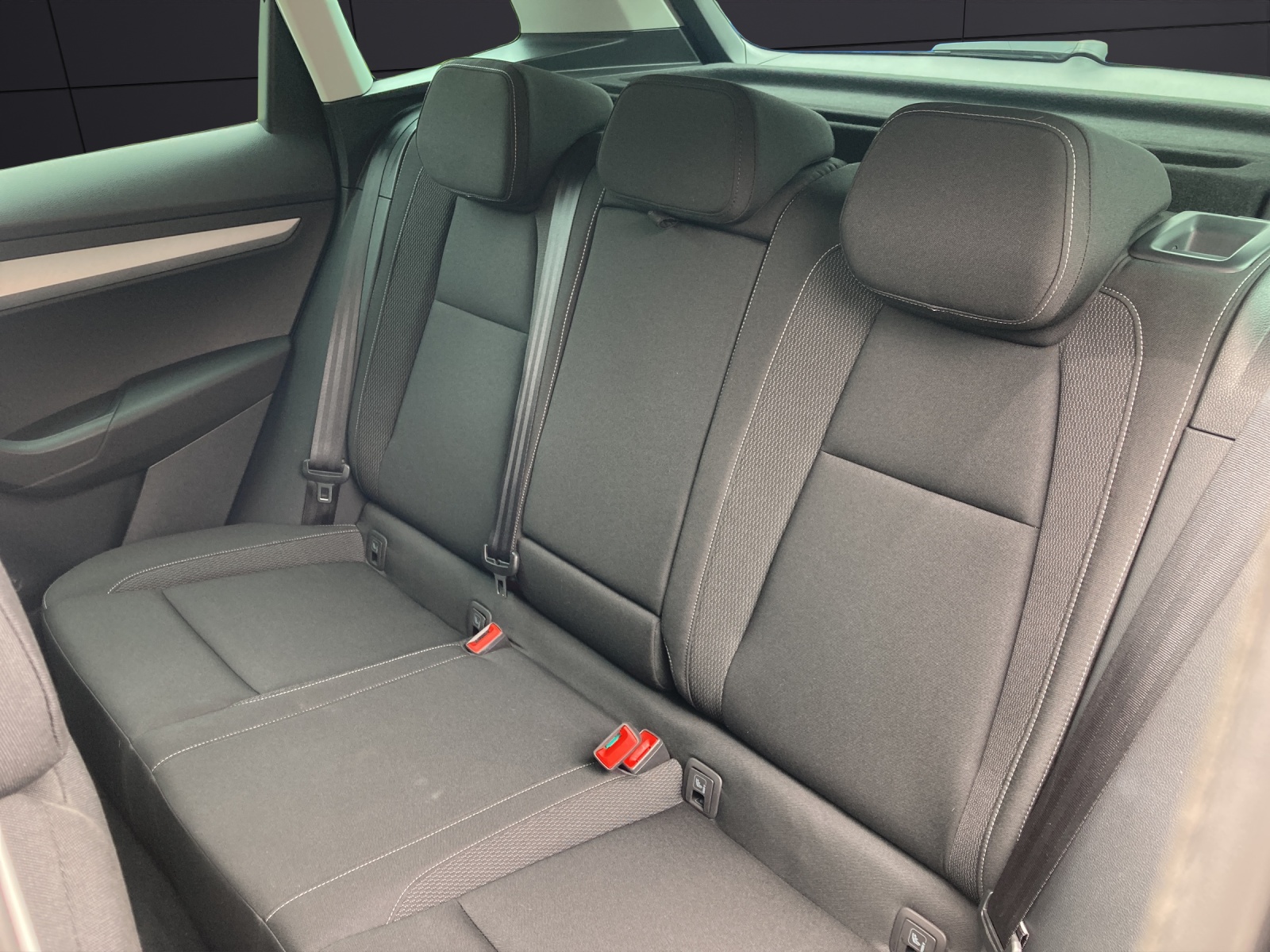 Fahrzeugabbildung SKODA Karoq TSI Ambition