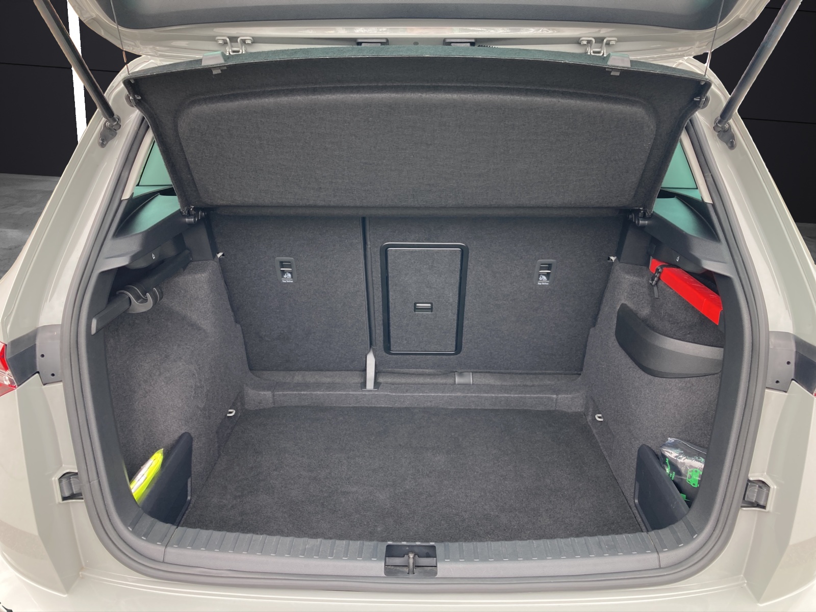 Fahrzeugabbildung SKODA Karoq TSI Ambition