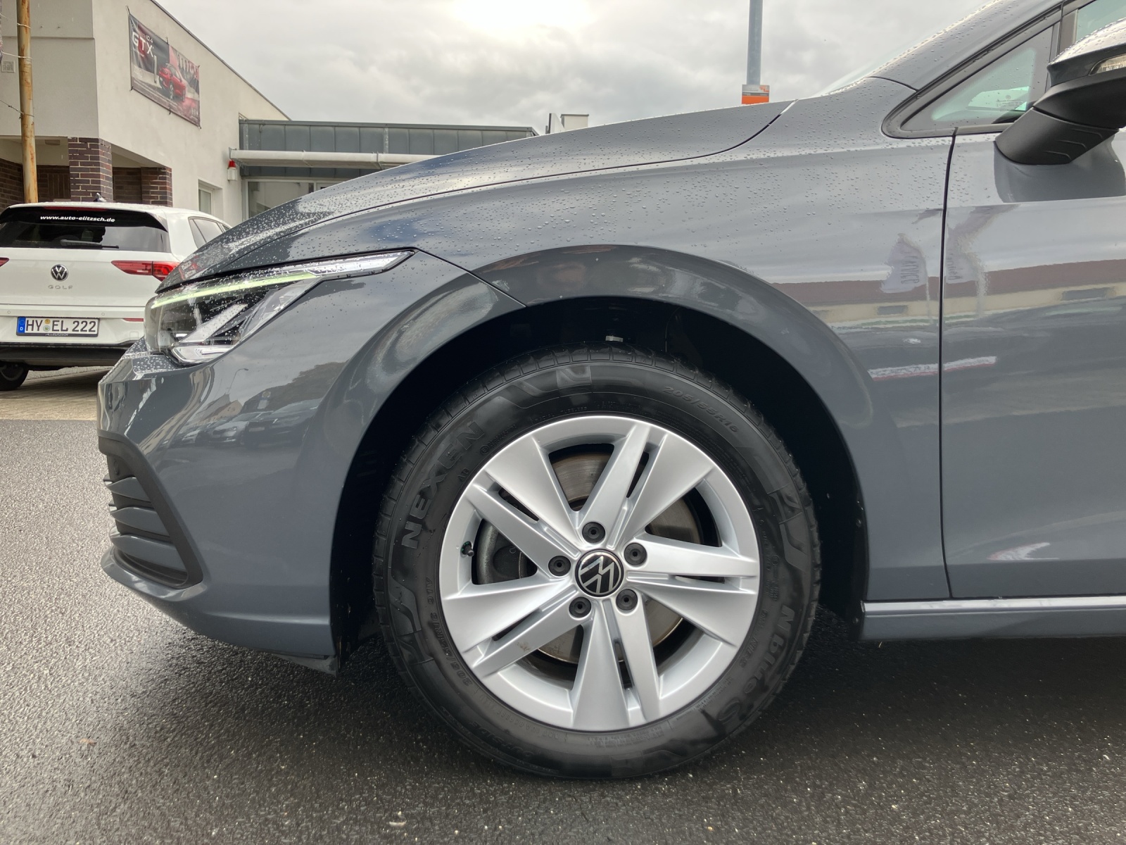 Fahrzeugabbildung Volkswagen Golf VIII Variant TDI Life DSG LED Navi AID ACC PDC SH