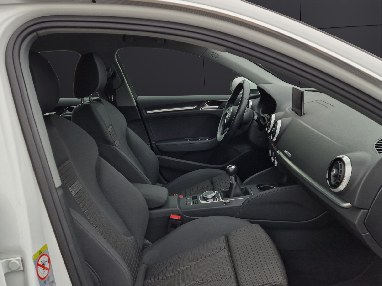 Fahrzeugabbildung Audi A3 Sportback TSI sport S-Line Matrix Navi AVC SH 18