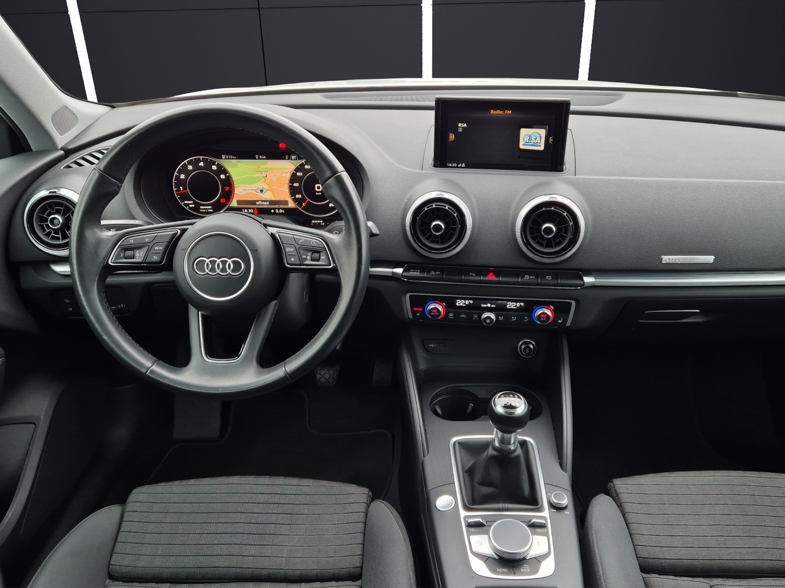 Fahrzeugabbildung Audi A3 Sportback TSI sport S-Line Matrix Navi AVC SH 18