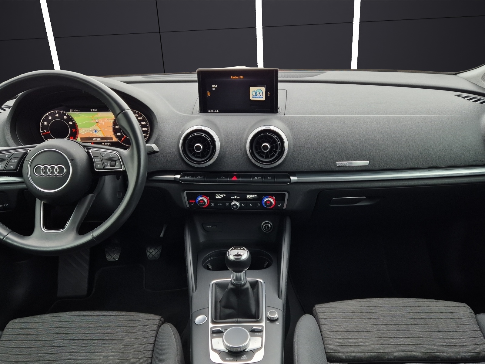 Fahrzeugabbildung Audi A3 Sportback TSI sport S-Line Matrix Navi AVC SH 18