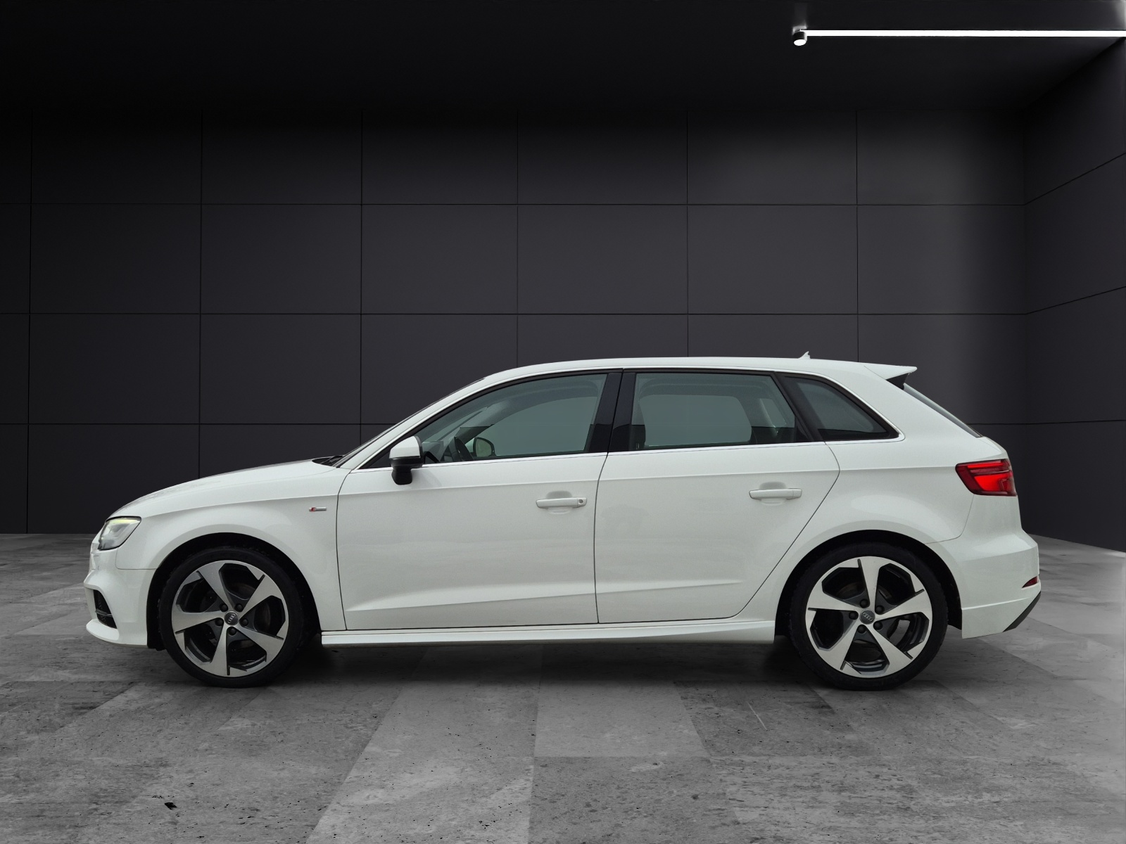 Fahrzeugabbildung Audi A3 Sportback TSI sport S-Line Matrix Navi AVC SH 18
