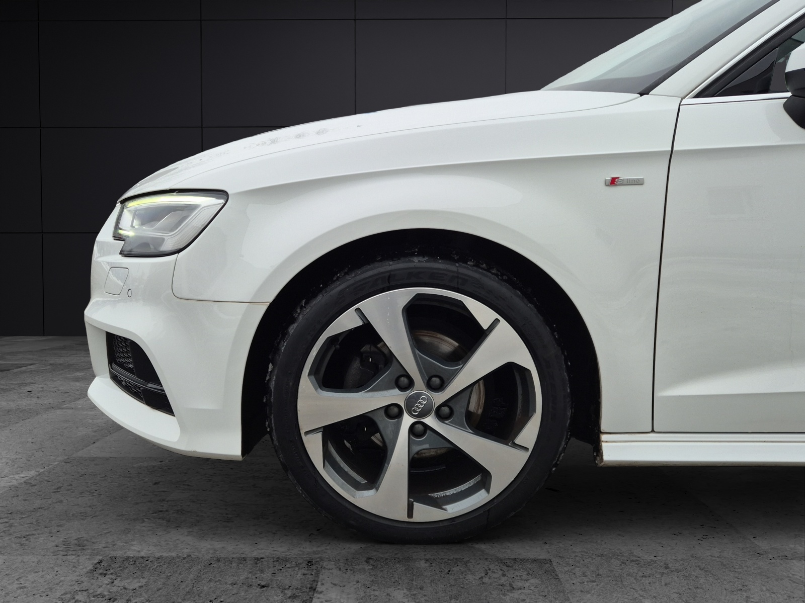 Fahrzeugabbildung Audi A3 Sportback TSI sport S-Line Matrix Navi AVC SH 18