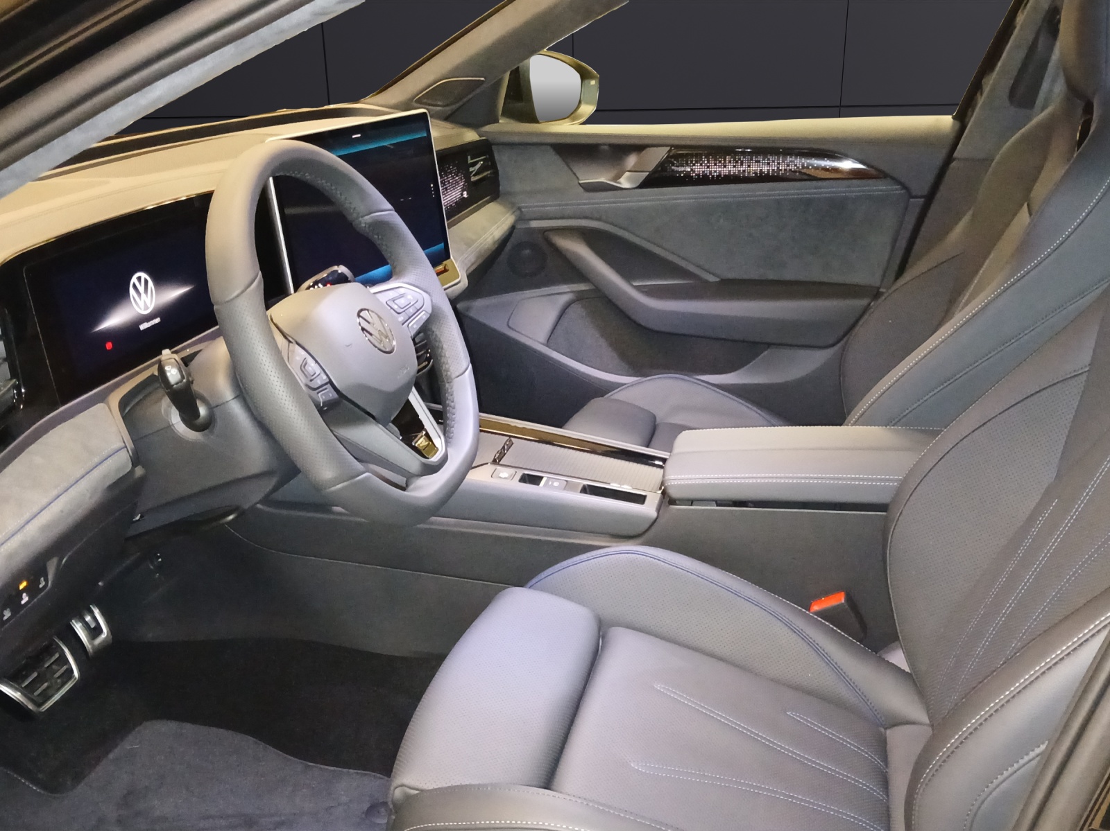 Fahrzeugabbildung Volkswagen Passat Variant R-Line AHZV IQ.DRIVE