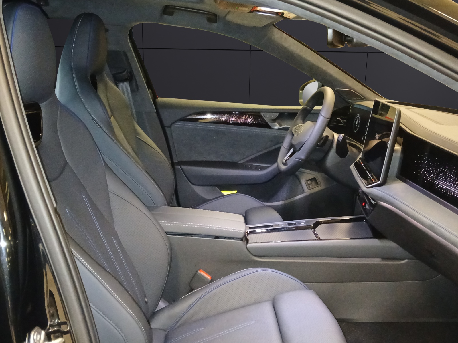 Fahrzeugabbildung Volkswagen Passat Variant R-Line AHZV IQ.DRIVE