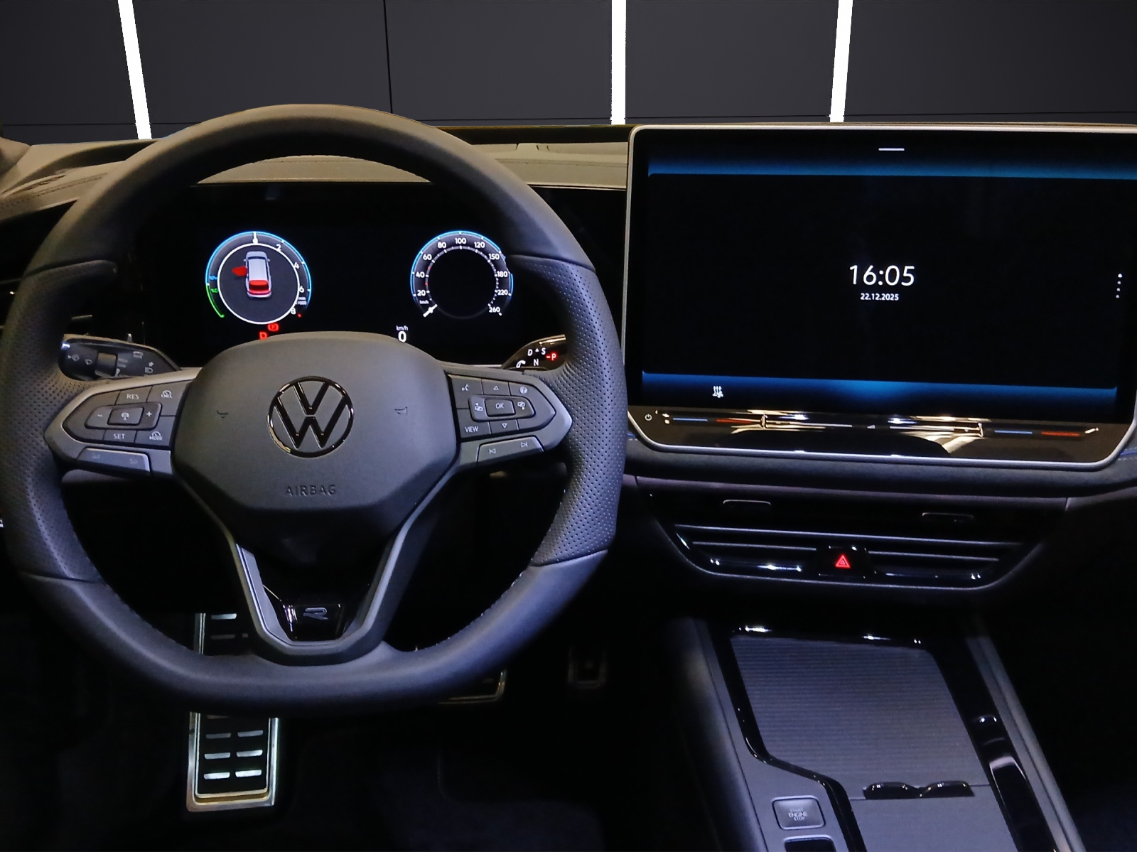 Fahrzeugabbildung Volkswagen Passat Variant R-Line AHZV IQ.DRIVE