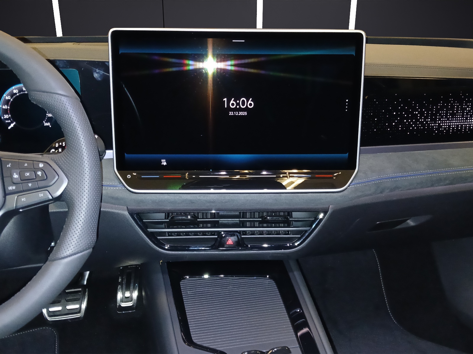 Fahrzeugabbildung Volkswagen Passat Variant R-Line AHZV IQ.DRIVE