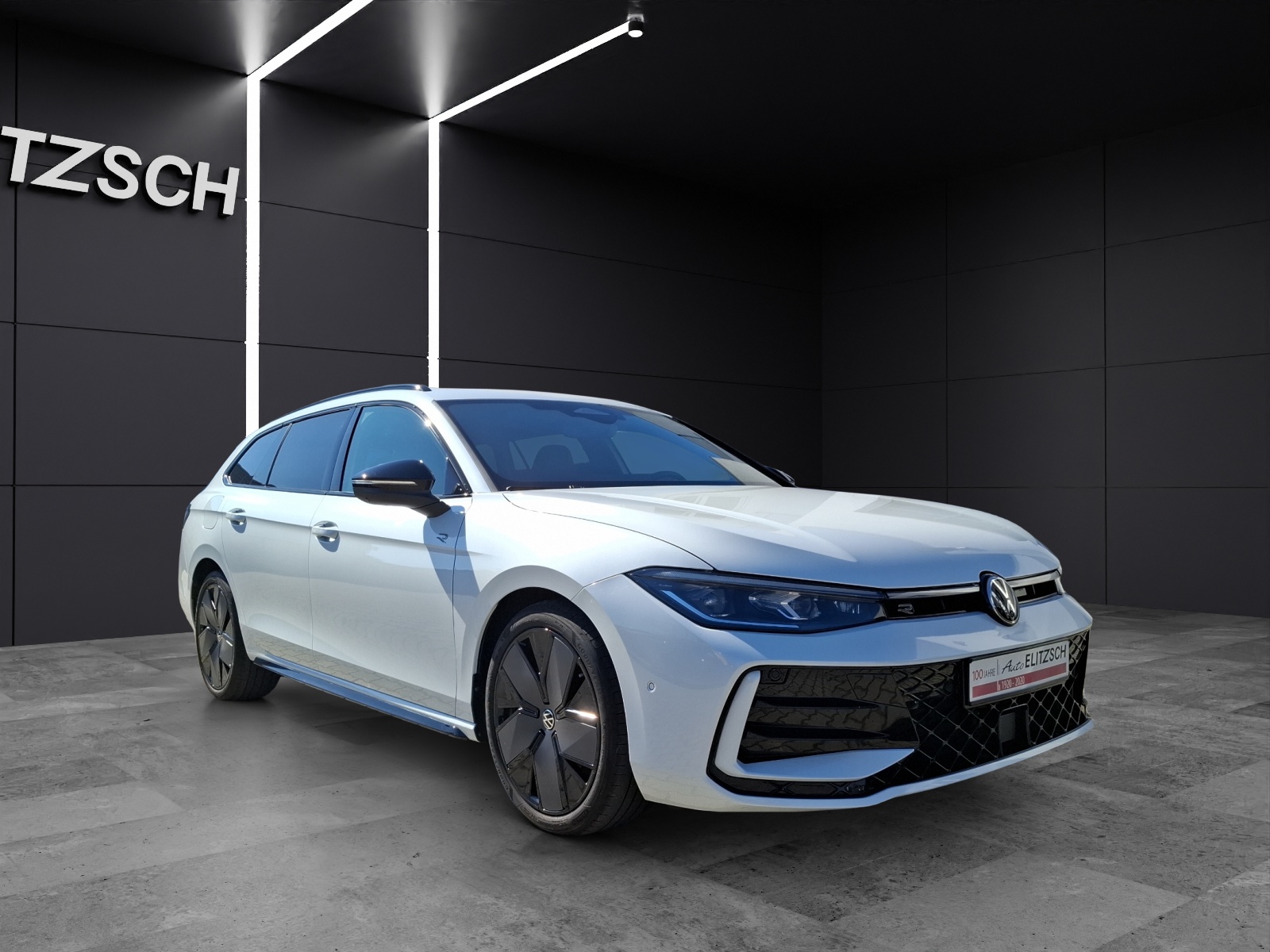 Fahrzeugabbildung Volkswagen Passat TDI R-line Pano STH IQ.Light AHK ACC