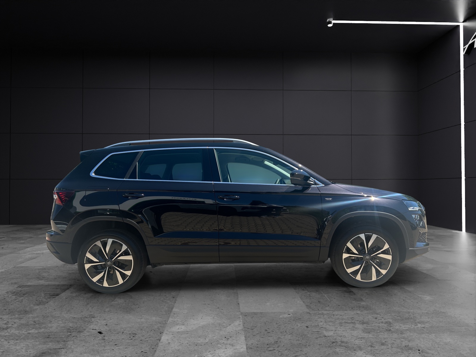 Fahrzeugabbildung SKODA Karoq 2.0 TDI Tour MATRIX AHK