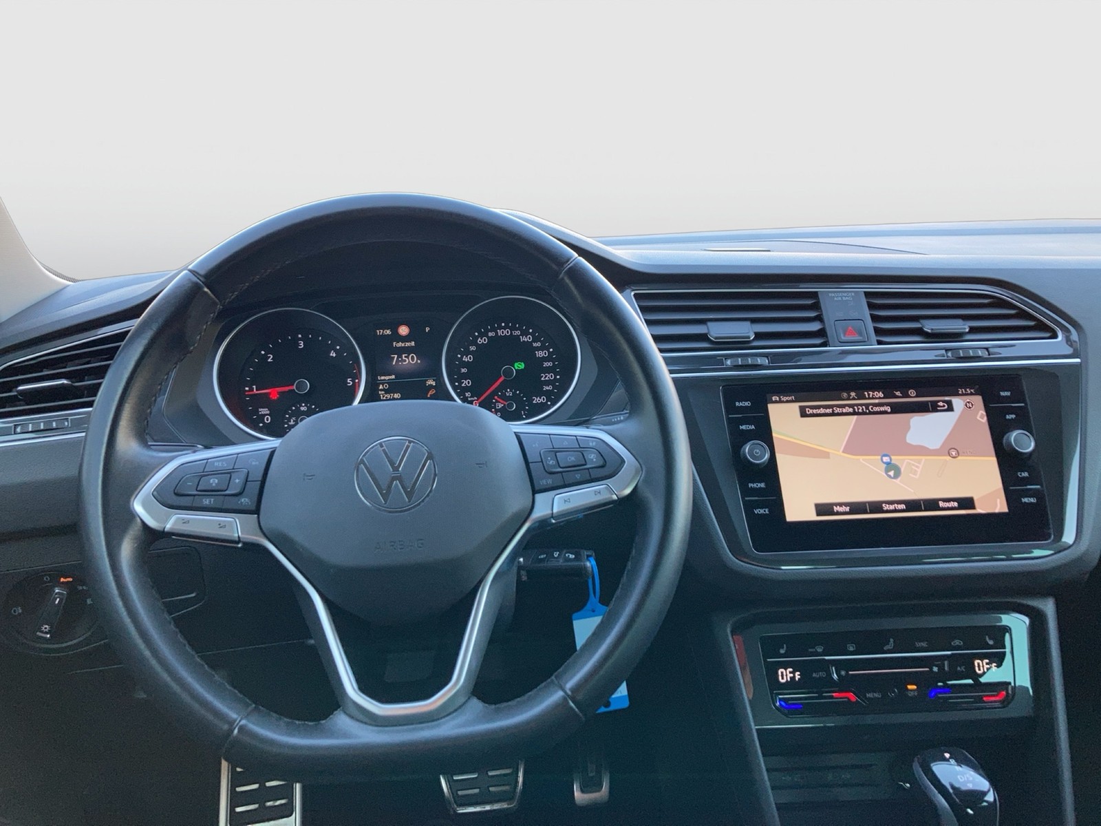 Fahrzeugabbildung Volkswagen Tiguan TDI Active DSG LED Navi ACC PDC SHZ