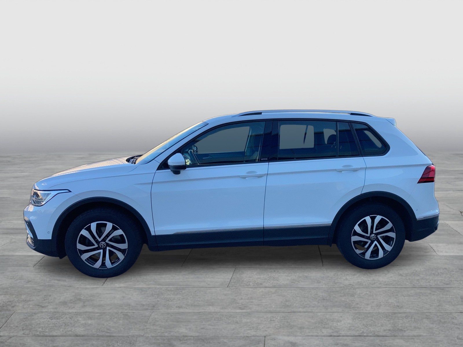 Fahrzeugabbildung Volkswagen Tiguan TDI Active DSG LED Navi ACC PDC SHZ