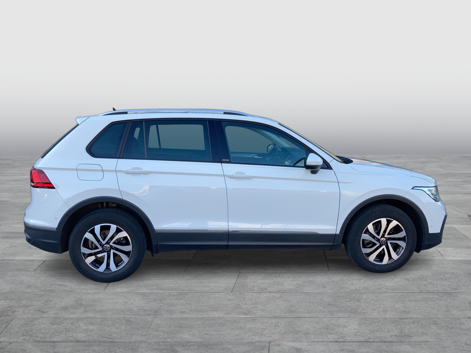 Fahrzeugabbildung Volkswagen Tiguan TDI Active DSG LED Navi ACC PDC SHZ