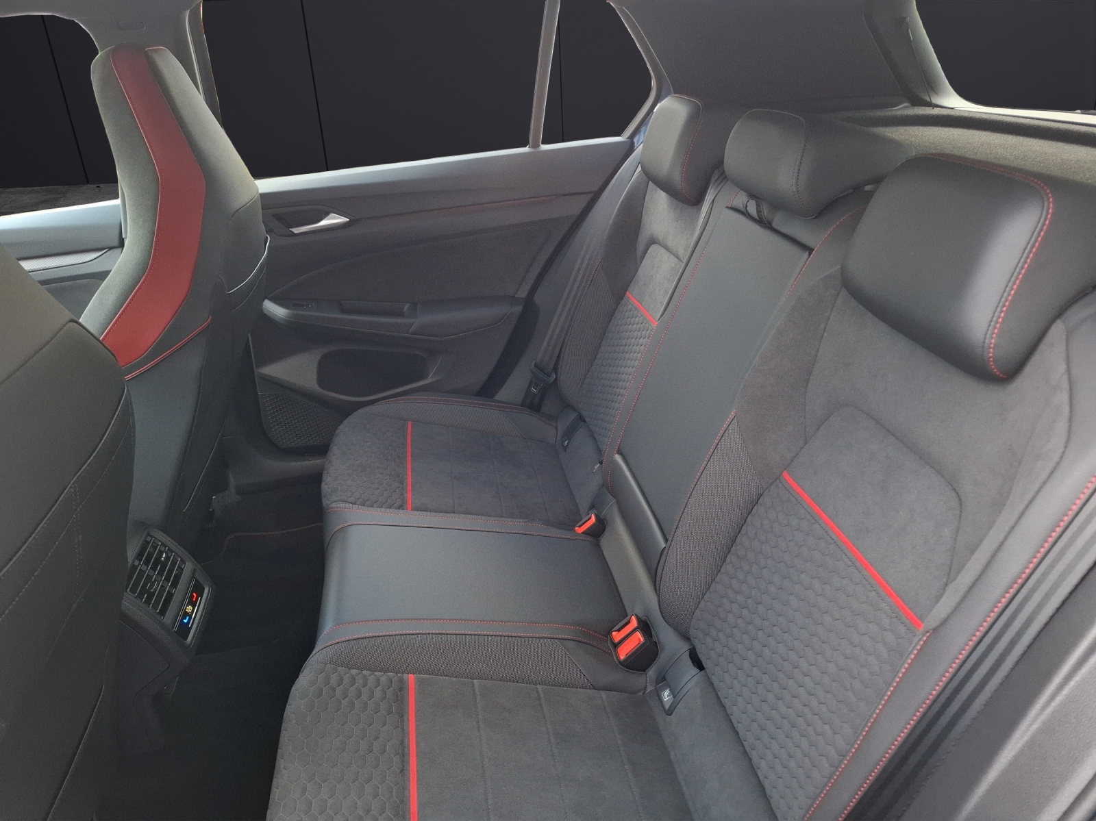 Fahrzeugabbildung Volkswagen Golf VIII GTI Clubsport DSG Matrix Navi AID Pano HUD ACC RFK SH