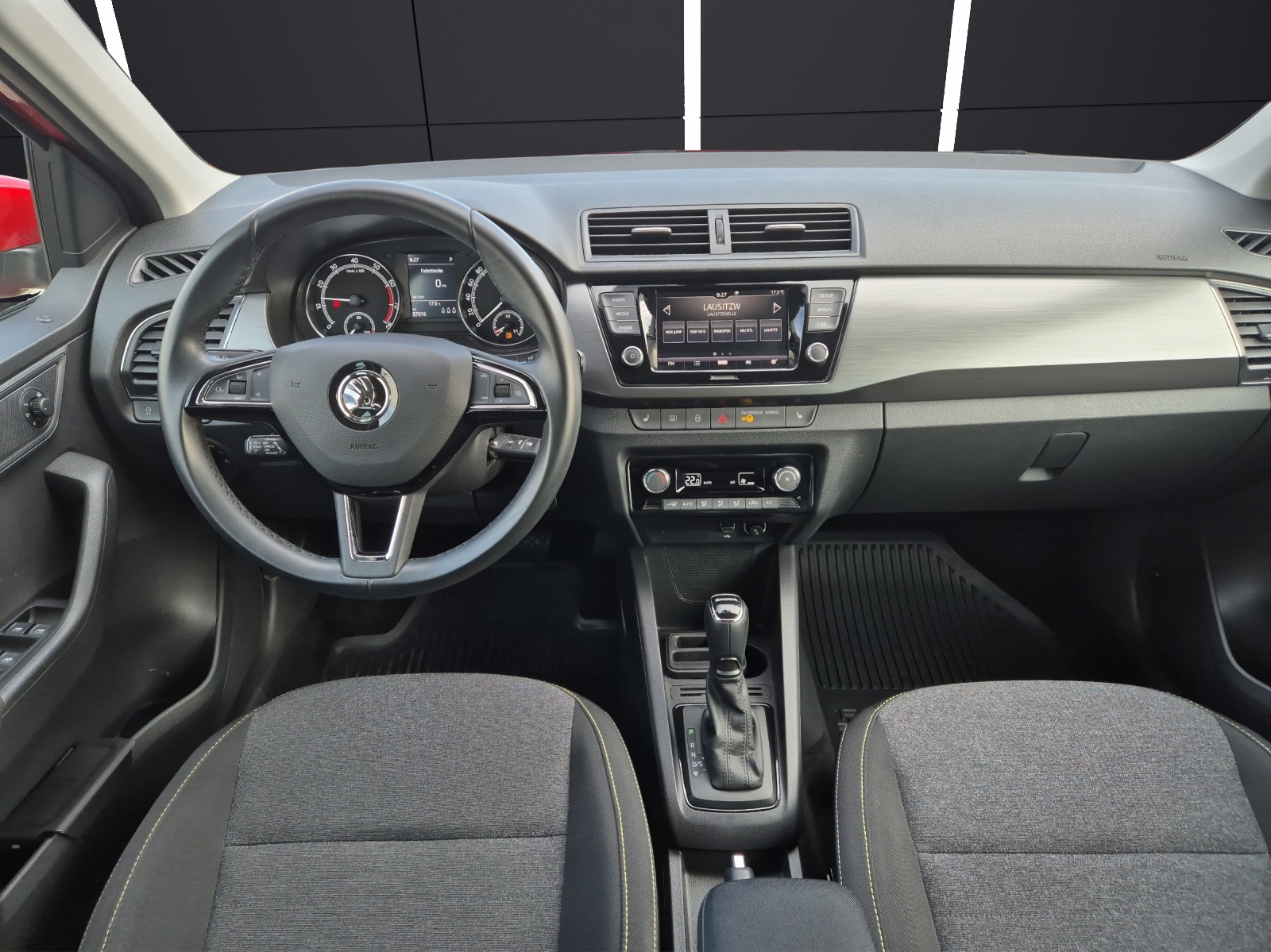 Fahrzeugabbildung SKODA Fabia Combi DSG AHK LED Klima PDC SH LM