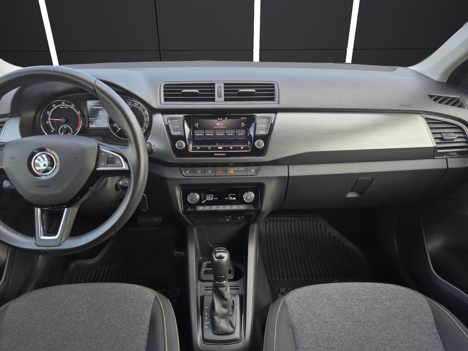 Fahrzeugabbildung SKODA Fabia Combi DSG AHK LED Klima PDC SH LM