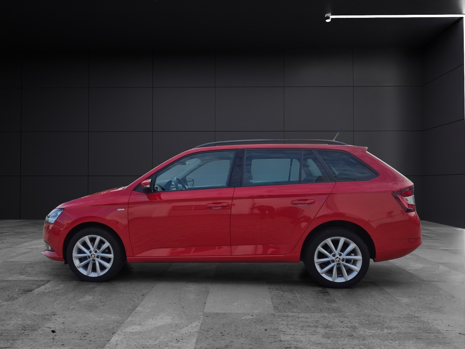 Fahrzeugabbildung SKODA Fabia Combi DSG AHK LED Klima PDC SH LM