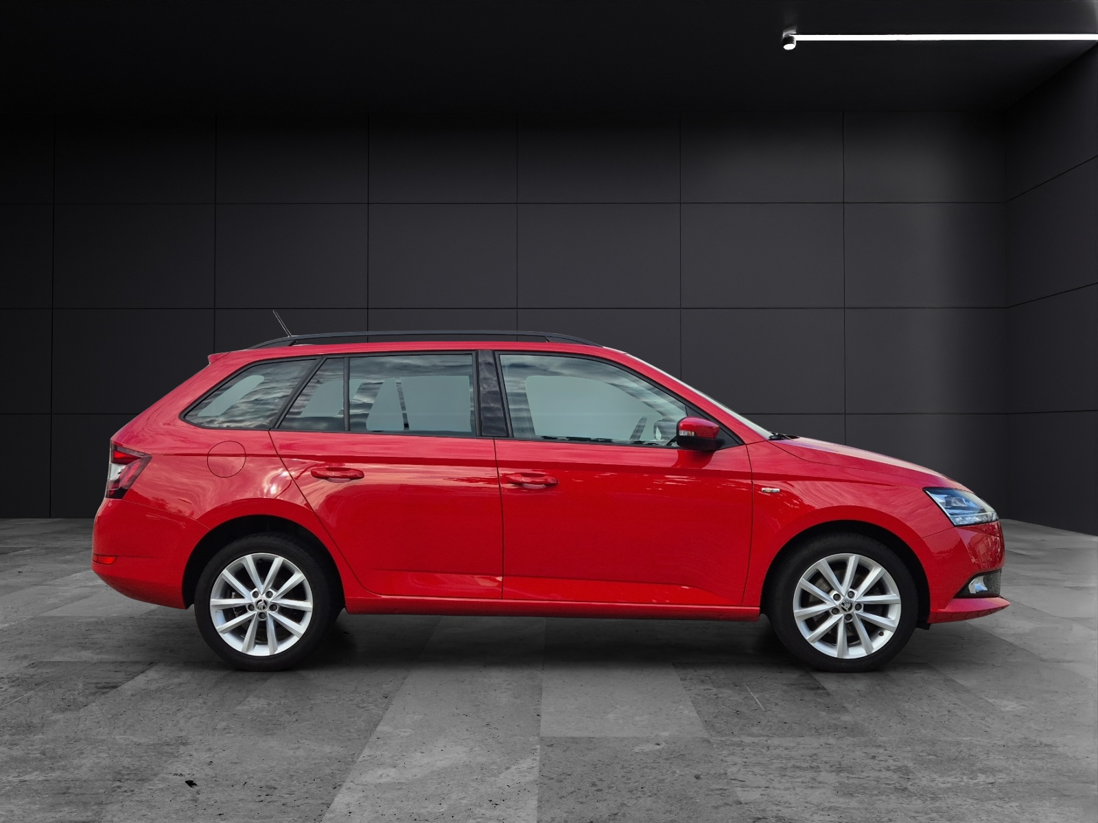 Fahrzeugabbildung SKODA Fabia Combi DSG AHK LED Klima PDC SH LM