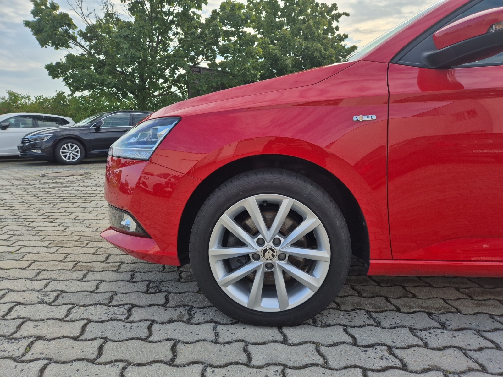 Fahrzeugabbildung SKODA Fabia Combi DSG AHK LED Klima PDC SH LM