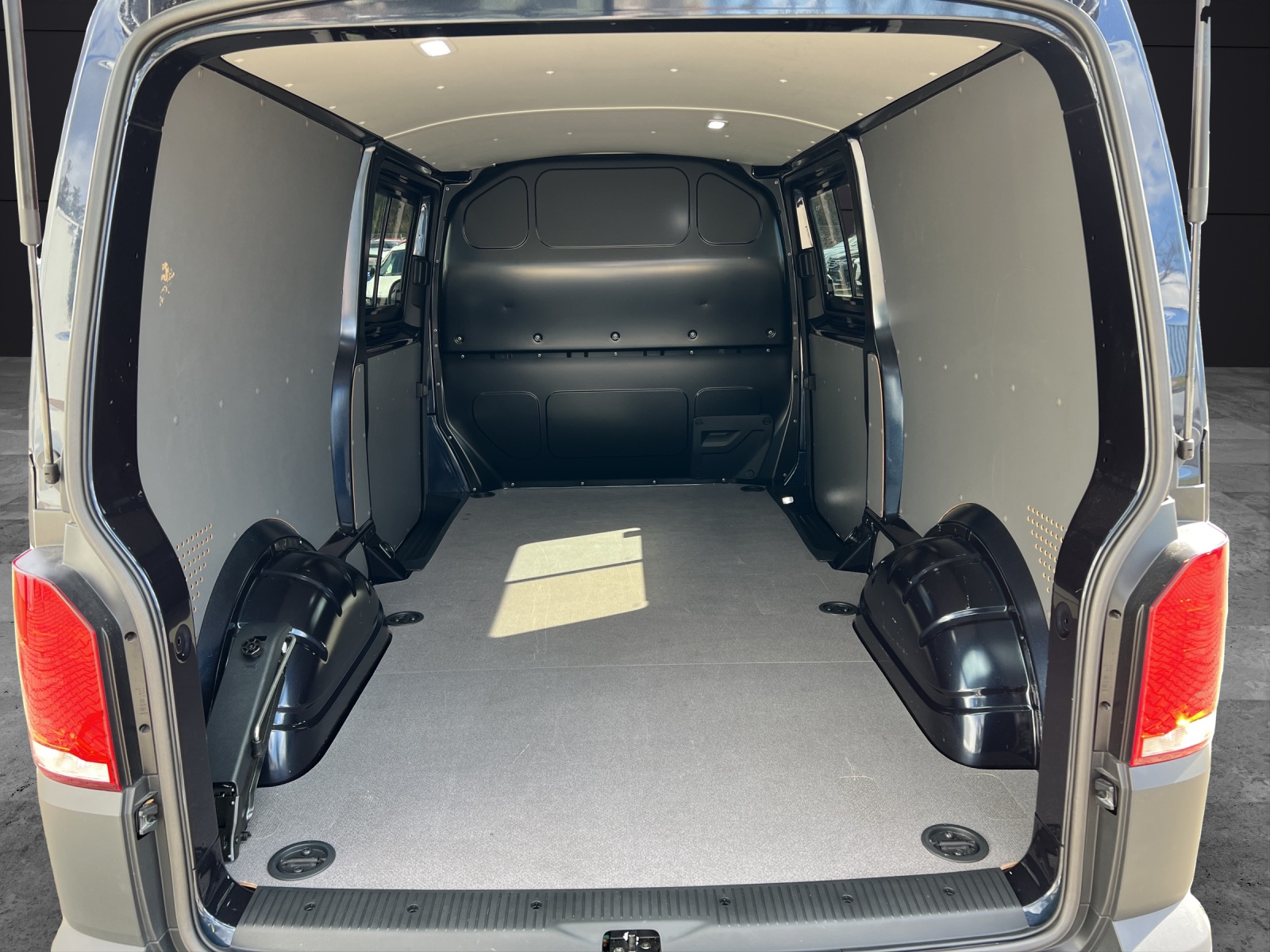 Fahrzeugabbildung Volkswagen T6 Transporter T6.1 TDI Kasten LR PDK KLIMA SITZH.