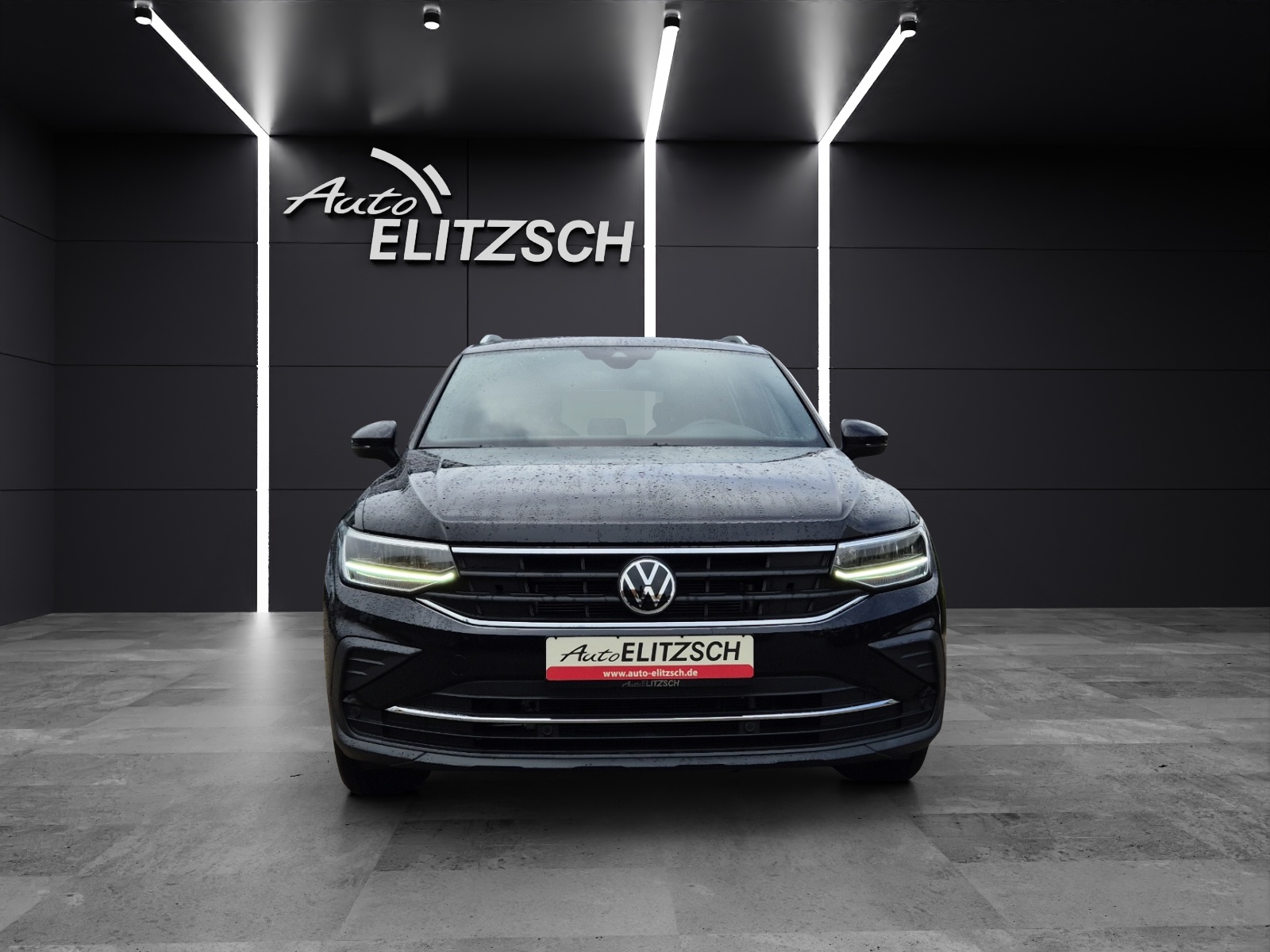 Fahrzeugabbildung Volkswagen Tiguan TSI United DSG LED Navi AID ACC Park-Assist SH