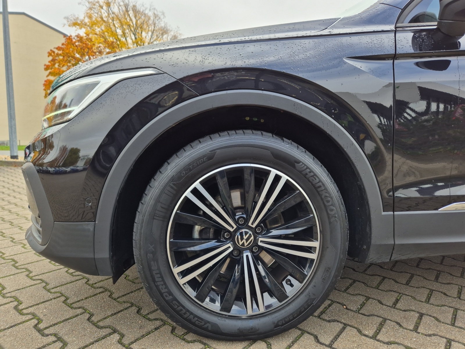 Fahrzeugabbildung Volkswagen Tiguan TSI United DSG LED Navi AID ACC Park-Assist SH