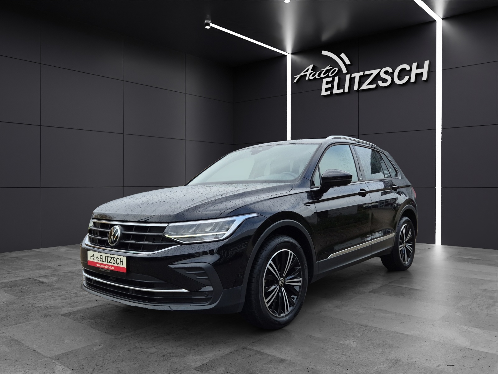 Fahrzeugabbildung Volkswagen Tiguan TSI United DSG LED Navi AID ACC Park-Assist SH