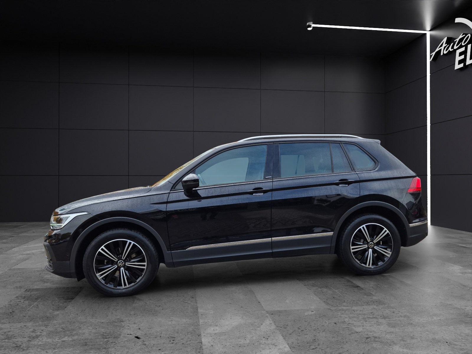 Fahrzeugabbildung Volkswagen Tiguan TSI United DSG LED Navi AID ACC Park-Assist SH