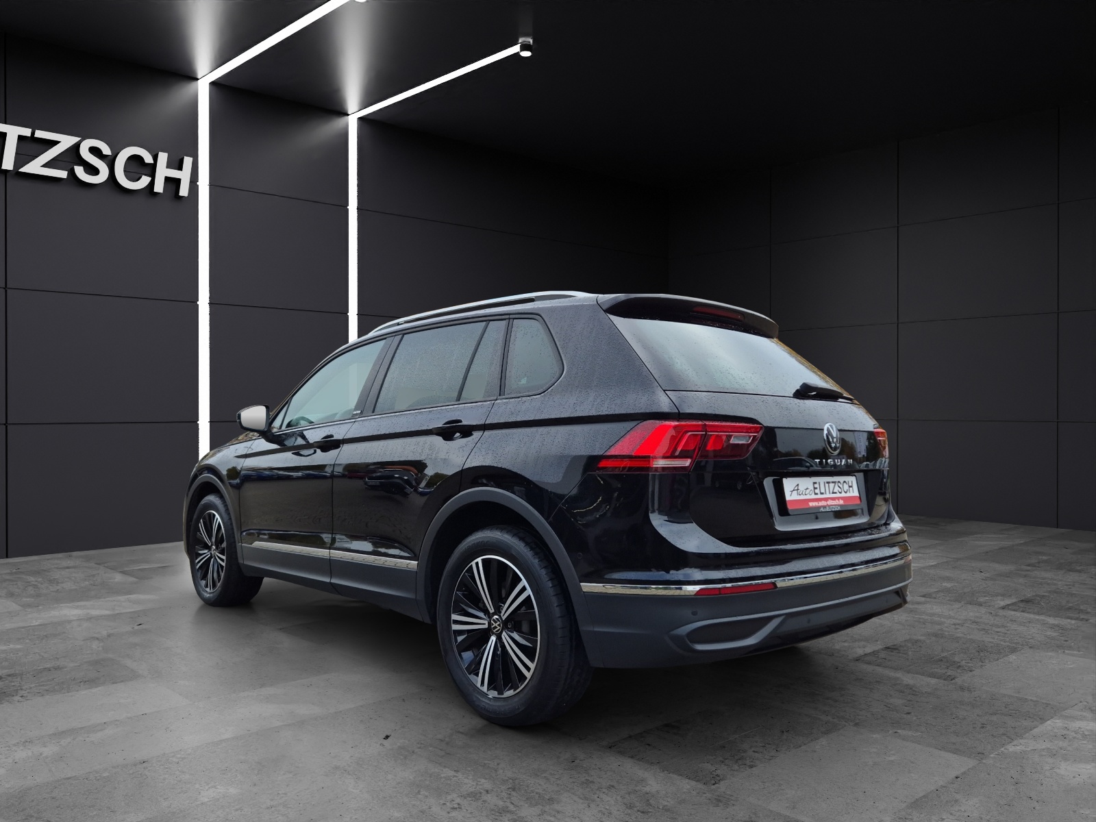 Fahrzeugabbildung Volkswagen Tiguan TSI United DSG LED Navi AID ACC Park-Assist SH