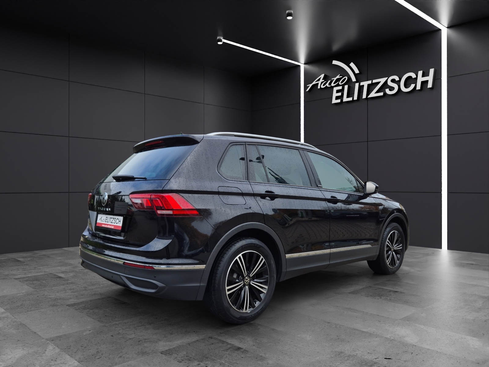 Fahrzeugabbildung Volkswagen Tiguan TSI United DSG LED Navi AID ACC Park-Assist SH
