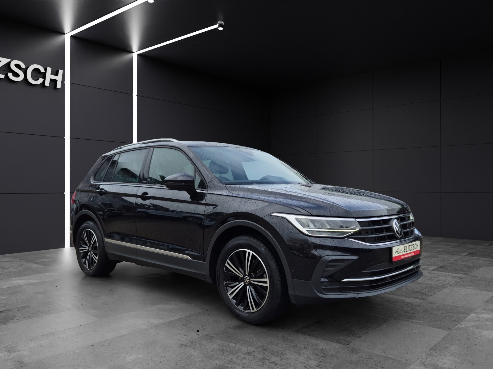 Fahrzeugabbildung Volkswagen Tiguan TSI United DSG LED Navi AID ACC Park-Assist SH