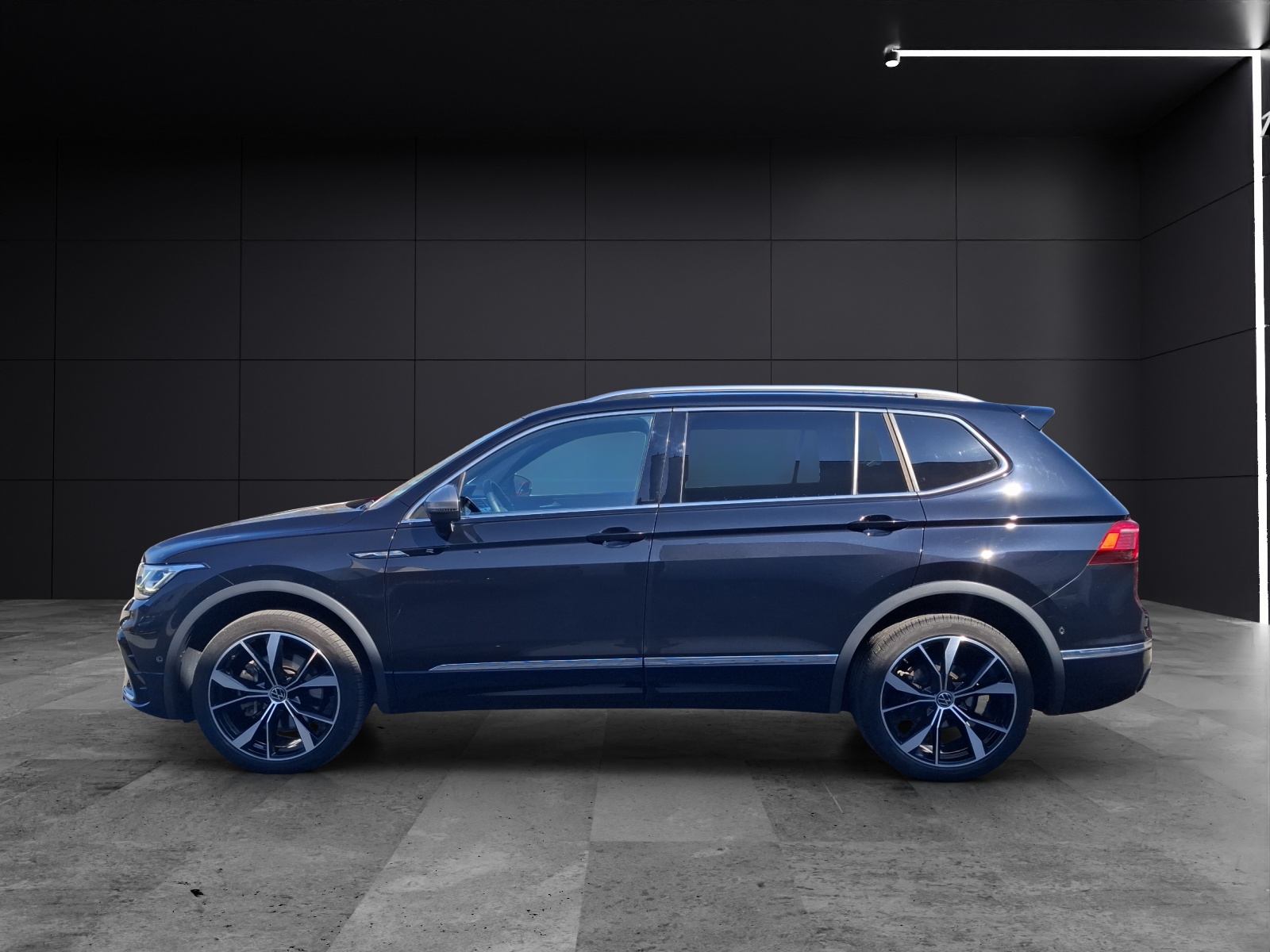 Fahrzeugabbildung Volkswagen Tiguan Allspace TDI R-Line DSG 4M Matrix AHK Navi AID ACC RFK SH 20